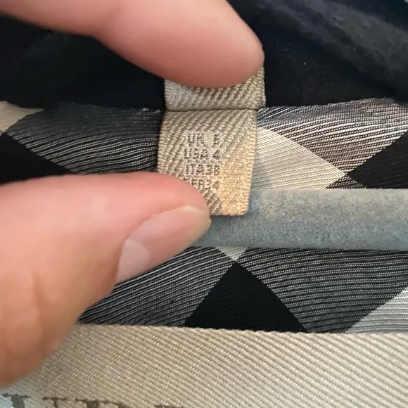 Burberry Classic Black Trench Coat - Picture 16 of 16